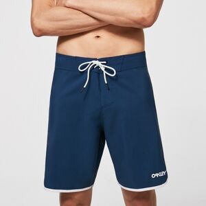Oakley Men's Solid Crest 19 Boardshort Swim Shorts Size 36